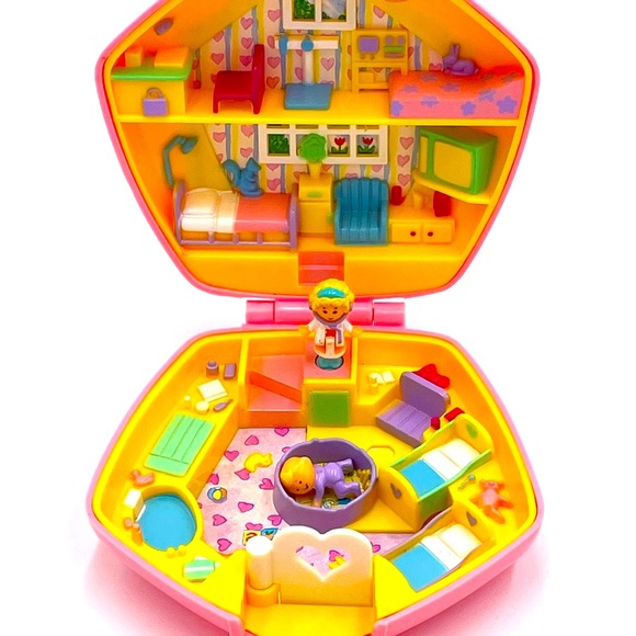 1992 Vintage Bluebird Polly Pocket In the Nursery w/Polly & 1 baby - Picture 1 of 4